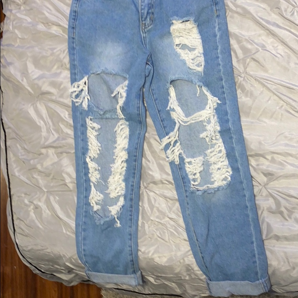 High Rise Ripped Mom Jeans NWOT - Picture 2 of 4